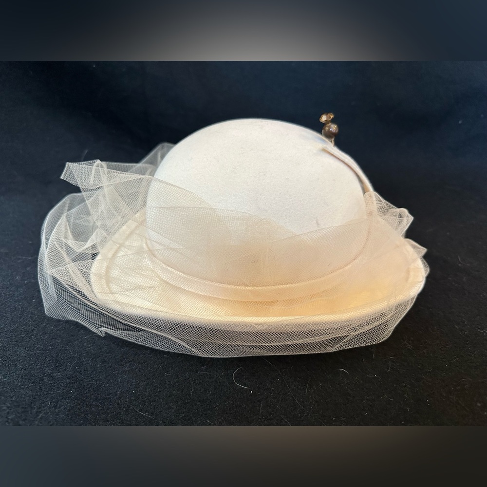VINTAGE ADOLFO II 100% Wool Hat Cream w/Netting. Size 21 3/4”